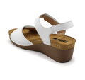 Leon 1041 Zdravotné celokožené sandále na platforme biela 02