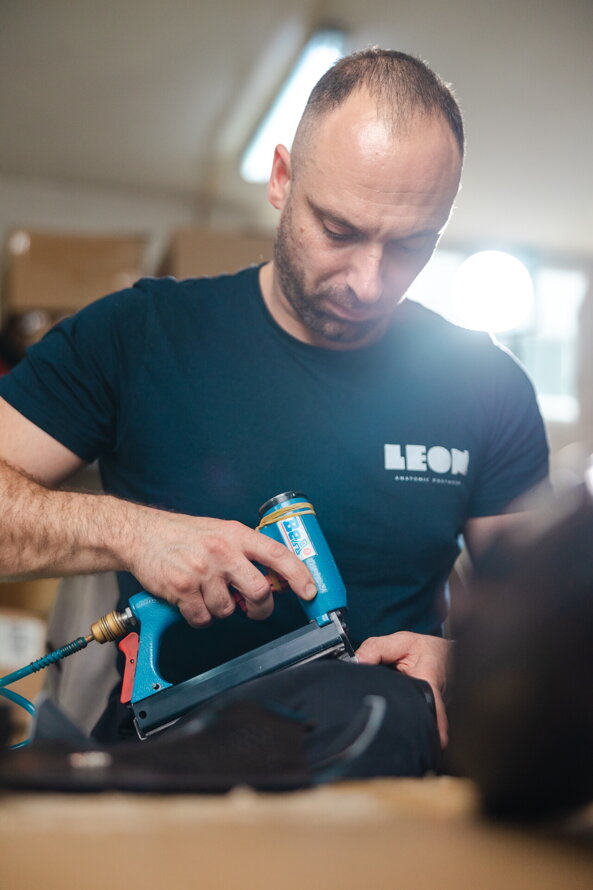 Materiály v obuvi LEON – Keď sa kvalita dotýka každého kroku