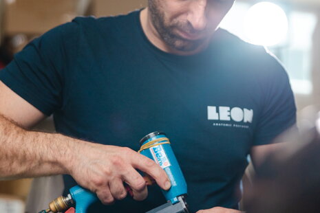 Materiály v obuvi LEON – Keď sa kvalita dotýka každého kroku